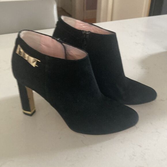 Kate Spade Aldaz Black Suede Gold Bow Ankle Boots Elegant 4” Heel Almond Toe 8.5 - Picture 3 of 10